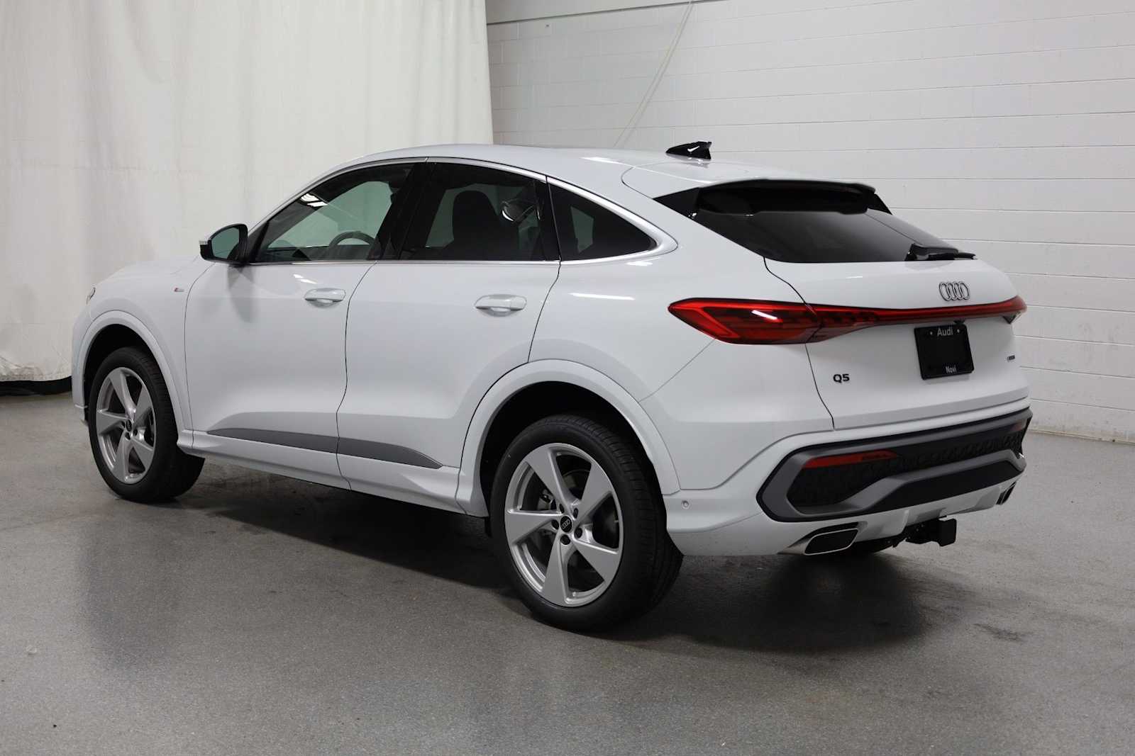 Thumbnail: 2025 Audi Q5 - 3