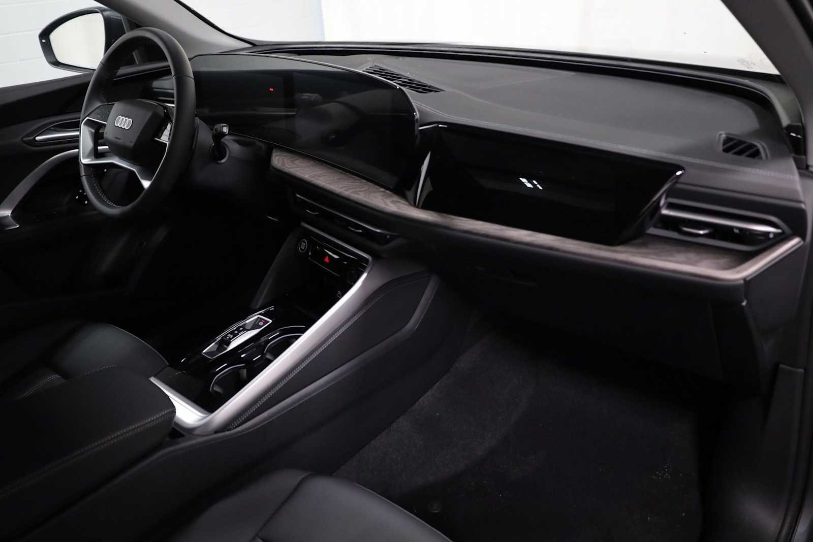 Thumbnail: 2025 Audi Q5 - 6