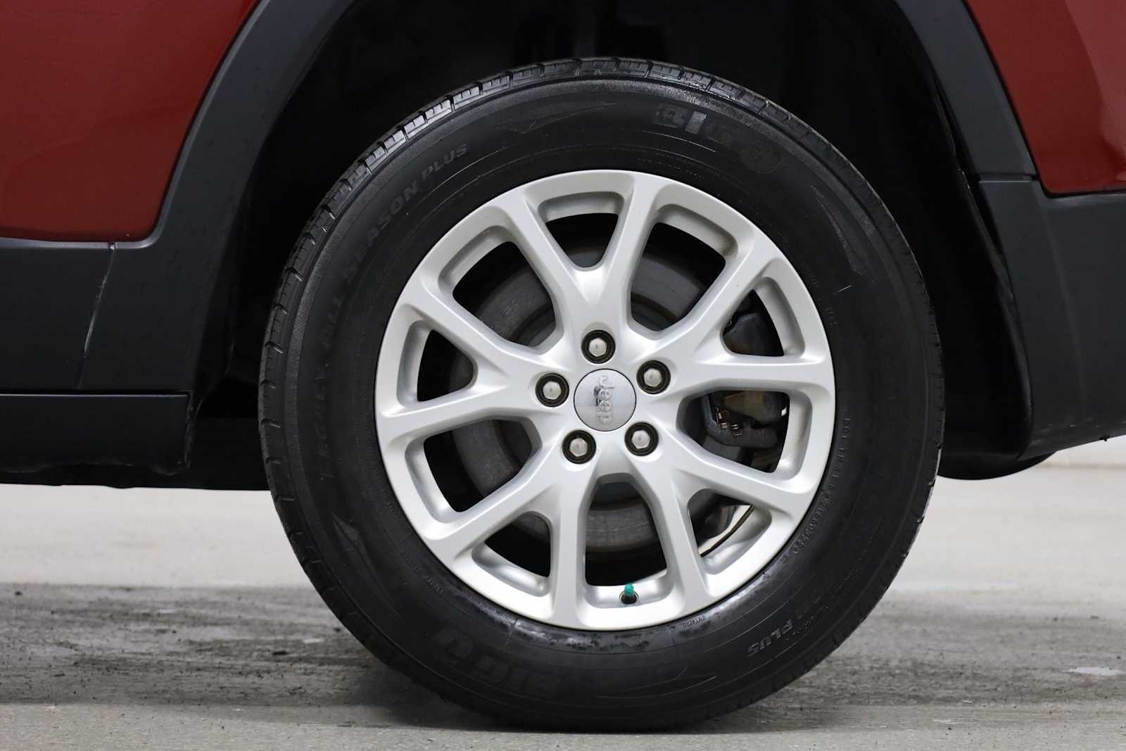 Thumbnail: 2014 Jeep Cherokee - 34