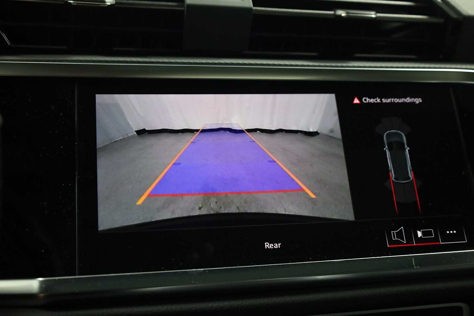 Thumbnail: 2025 Audi Q3 - 30