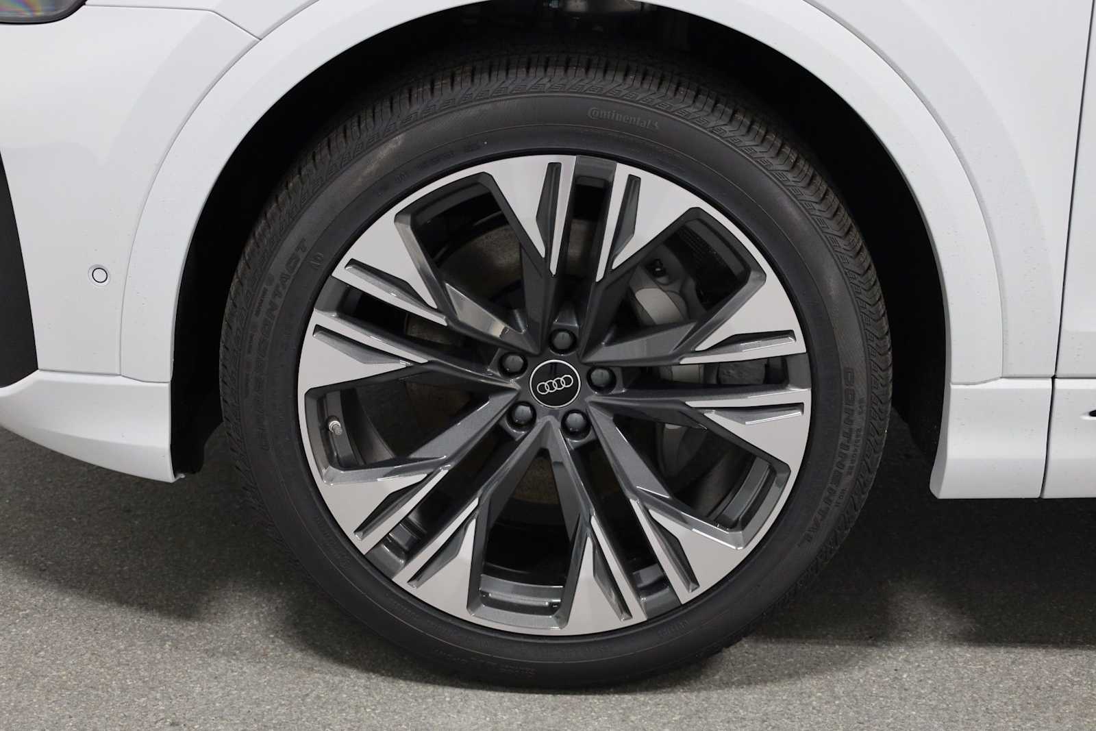 Thumbnail: 2026 Audi Q8 - 37