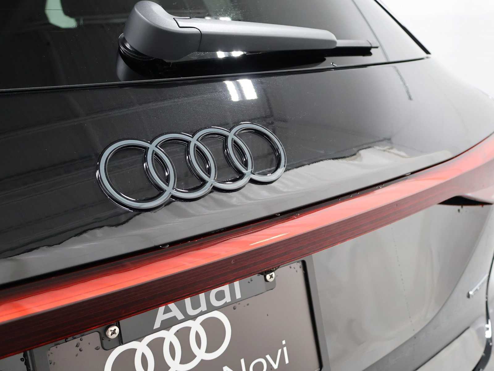 Thumbnail: 2027 Audi Q6 e-tron - 8