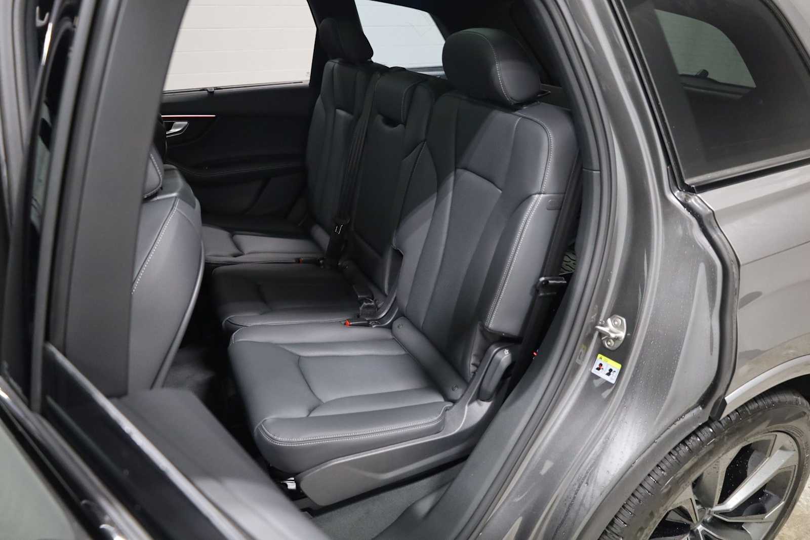 Thumbnail: 2026 Audi Q7 - 34