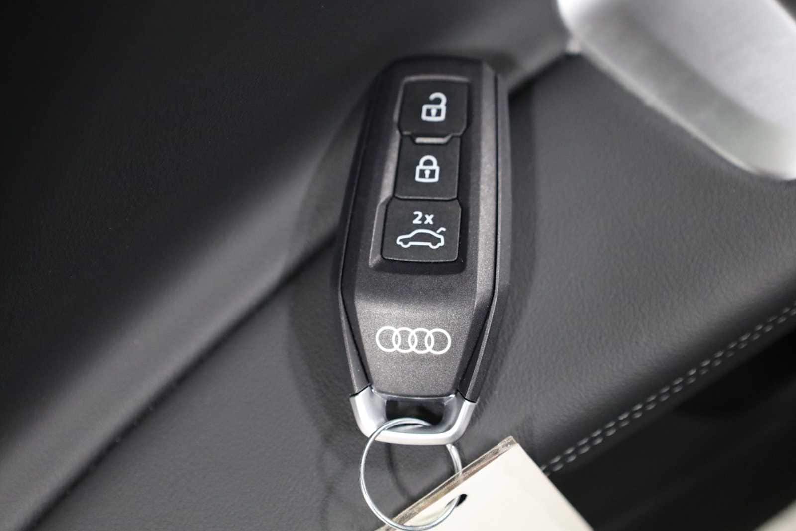 Thumbnail: 2025 Audi Q5 - 41