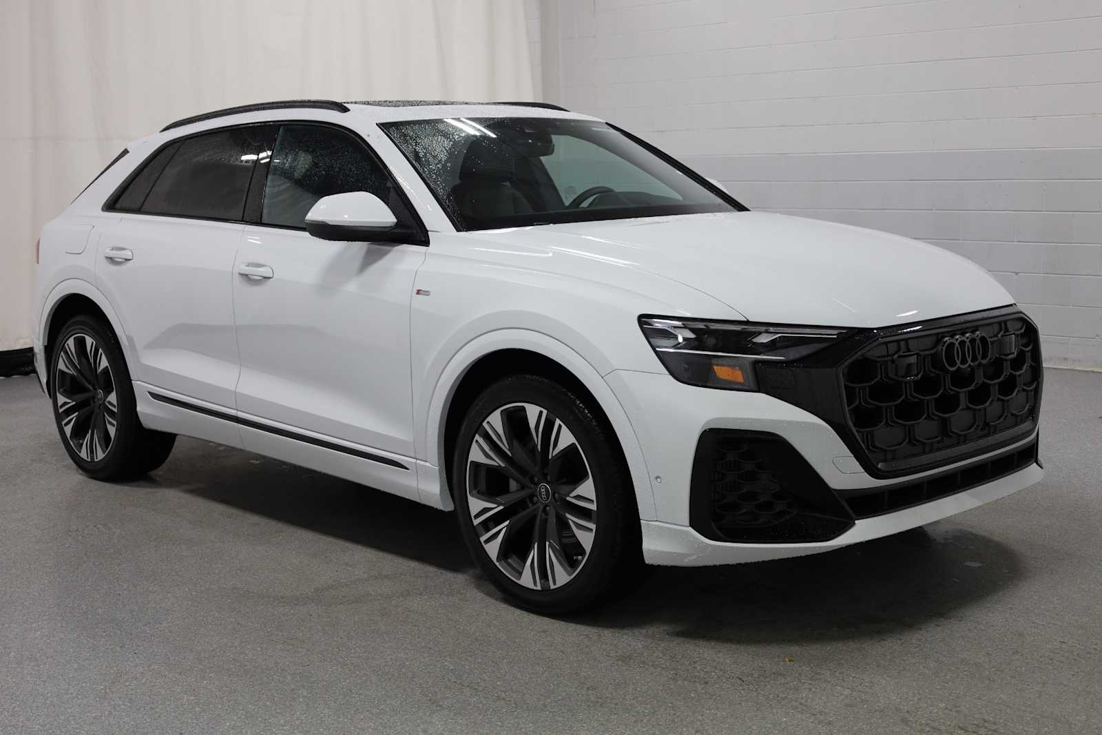 Thumbnail: 2026 Audi Q8 - 13