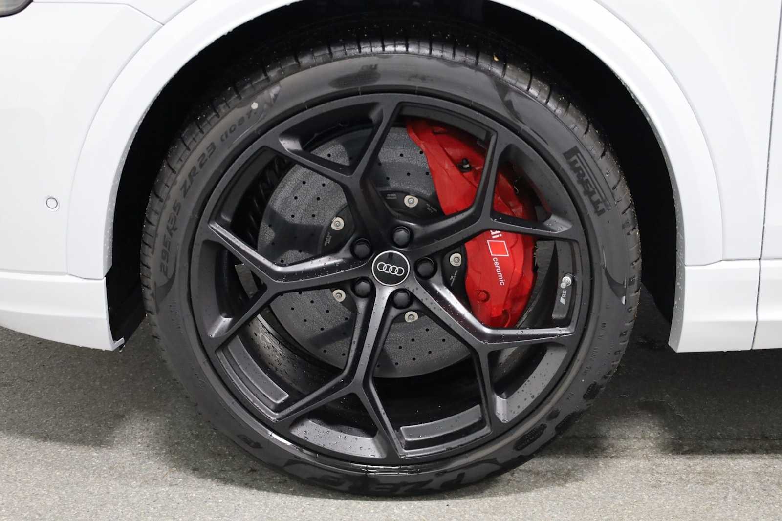 Thumbnail: 2026 Audi RS Q8 - 37