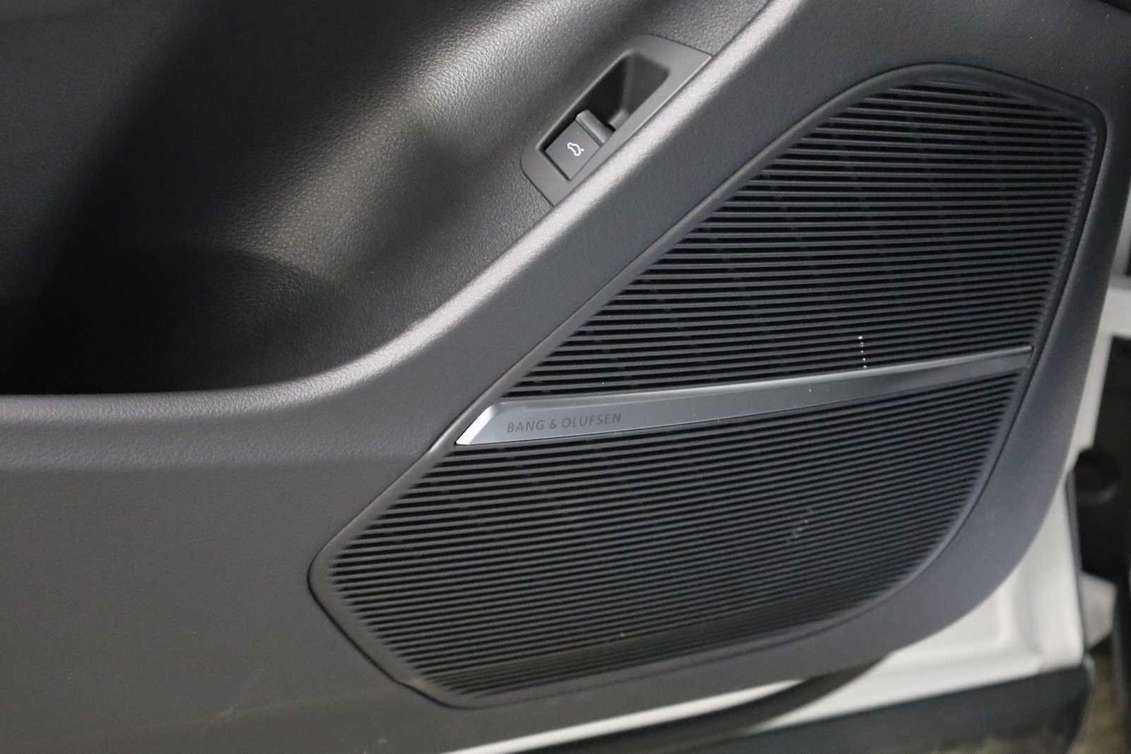 Thumbnail: 2026 Audi Q8 - 17