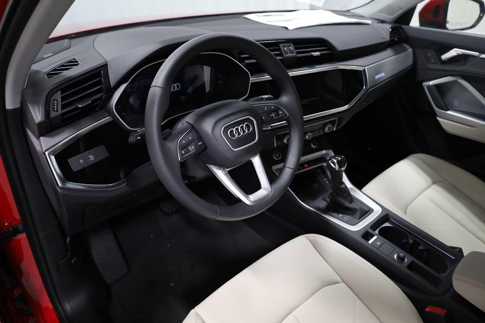 Thumbnail: 2025 Audi Q3 - 4