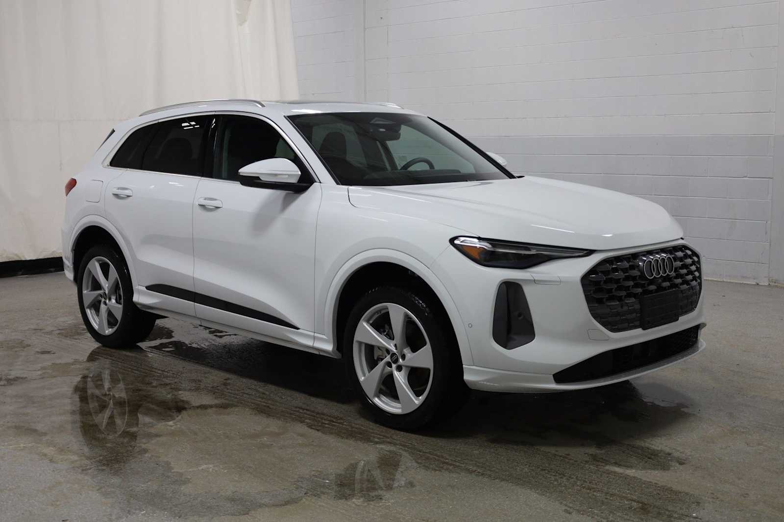 Thumbnail: 2025 Audi Q5 - 13