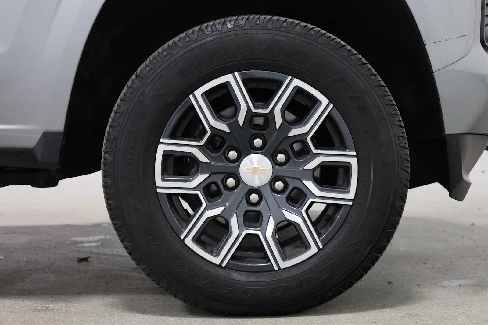 Thumbnail: 2023 Chevrolet Colorado - 33