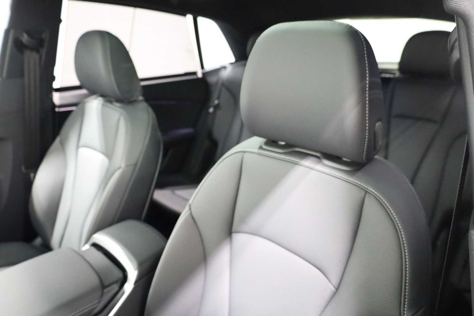 Thumbnail: 2026 Audi Q8 - 18