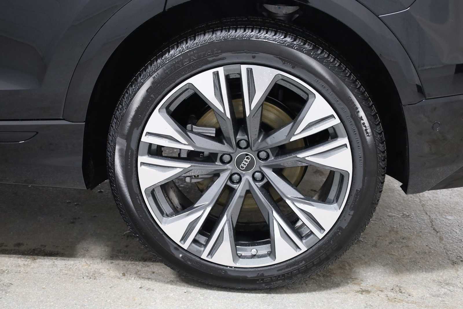 Thumbnail: 2026 Audi Q8 - 36