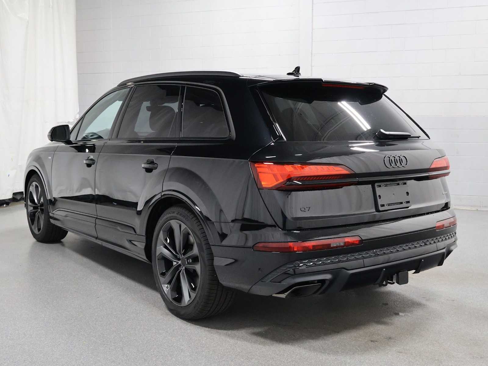 Thumbnail: 2026 Audi Q7 - 3
