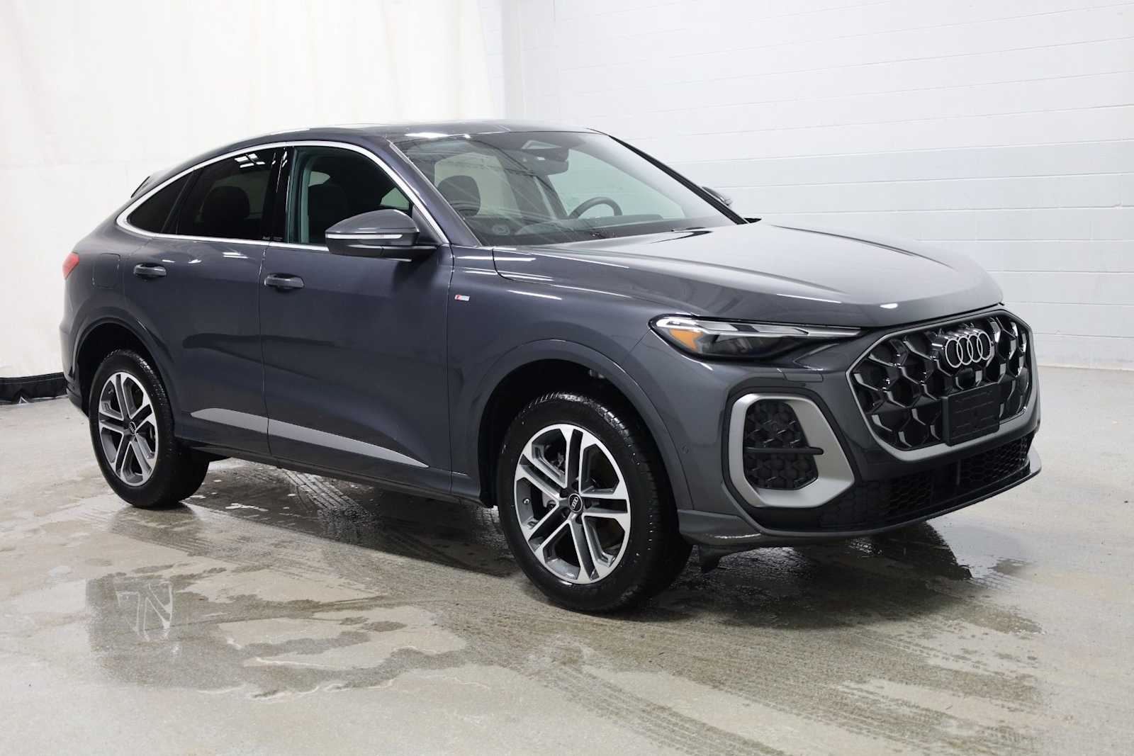 Thumbnail: 2025 Audi Q5 - 13