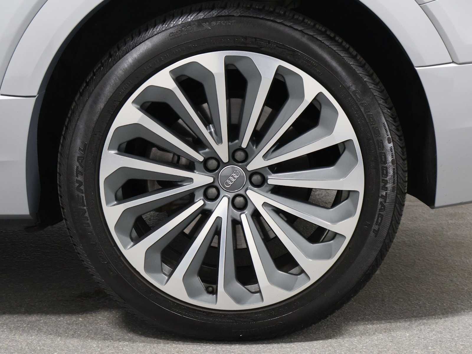 Thumbnail: 2019 Audi e-tron - 37