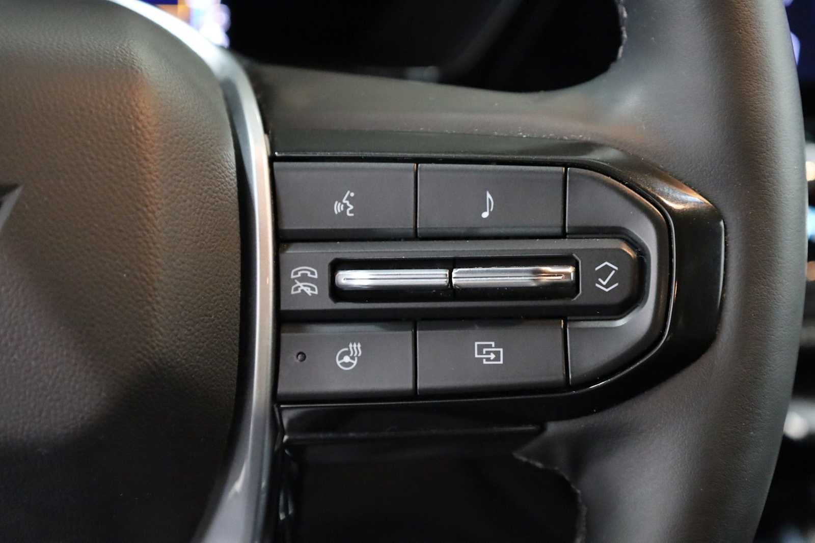 Thumbnail: 2023 Chevrolet Colorado - 24