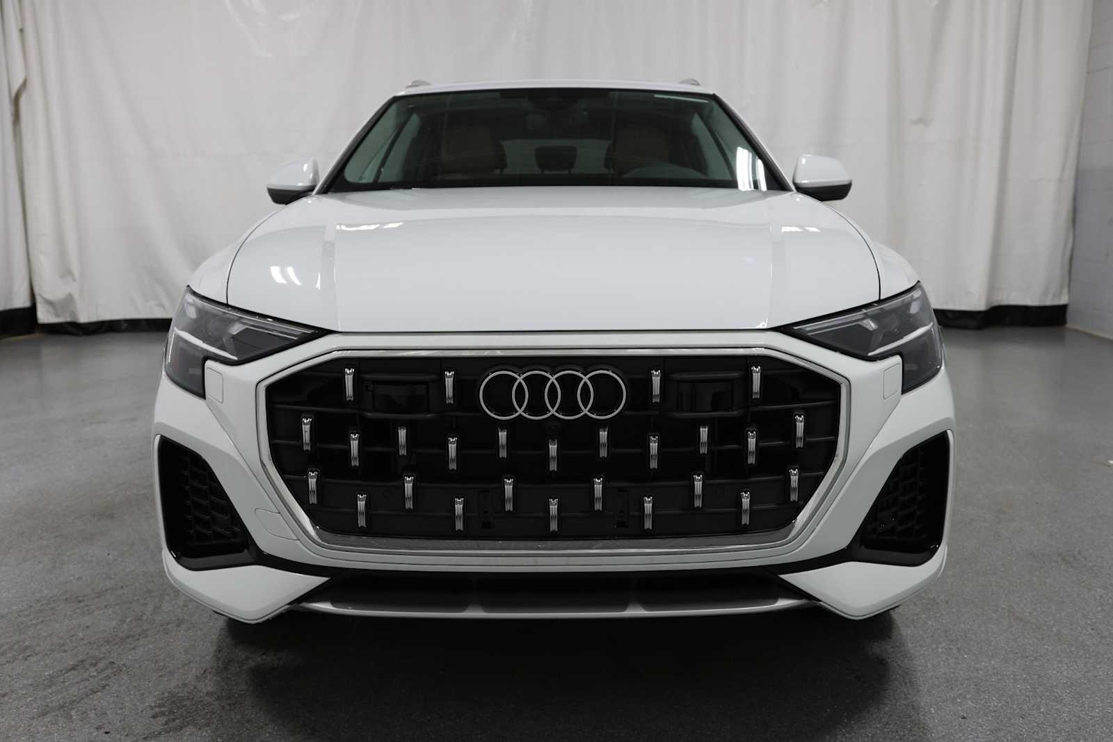 Thumbnail: 2025 Audi Q8 - 14