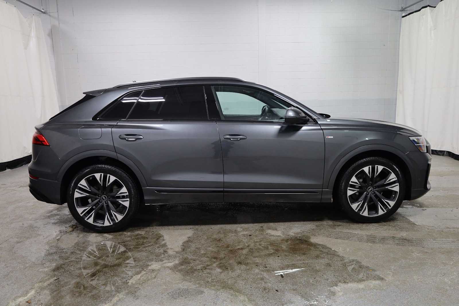 Thumbnail: 2026 Audi Q8 - 10