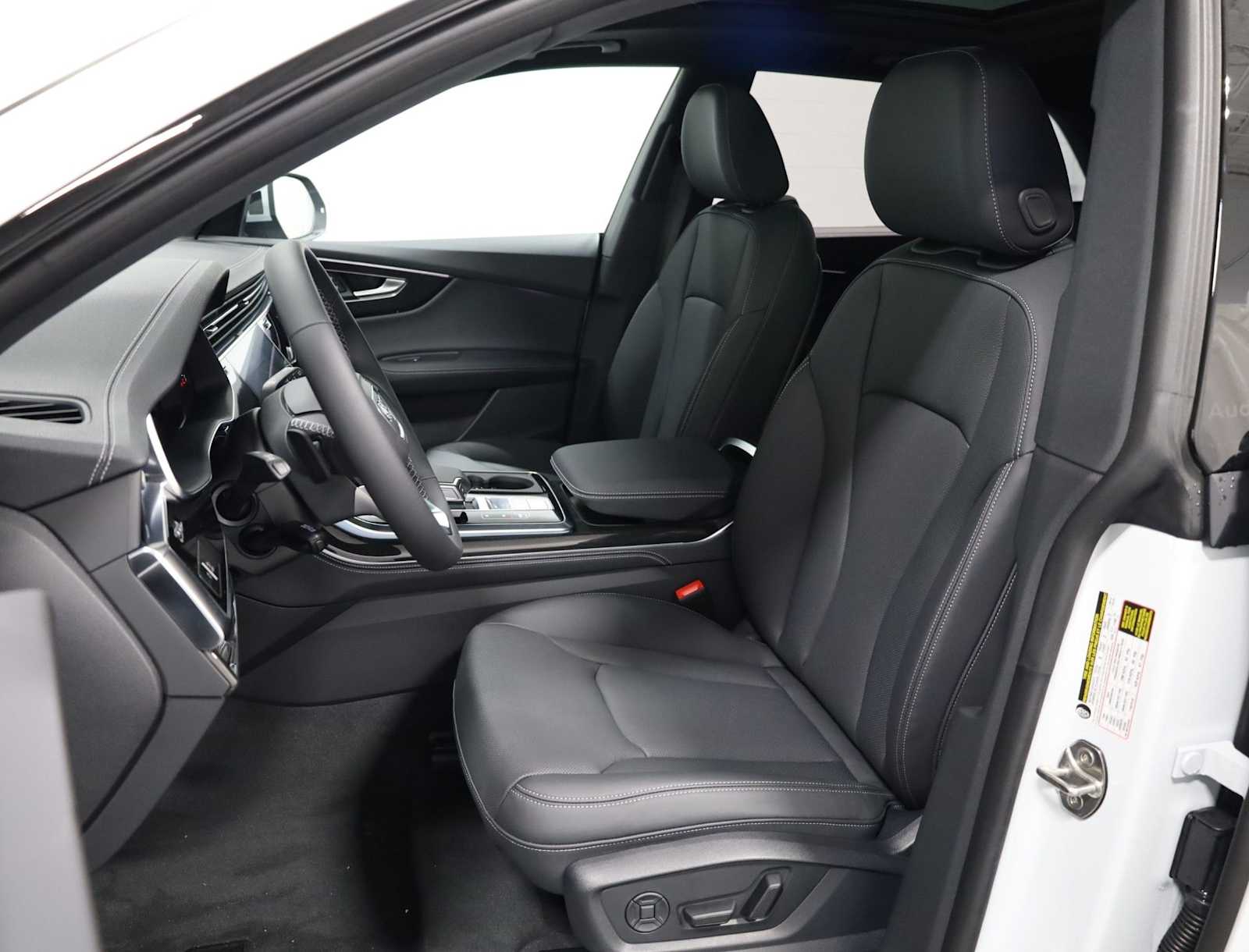 Thumbnail: 2026 Audi Q8 - 5