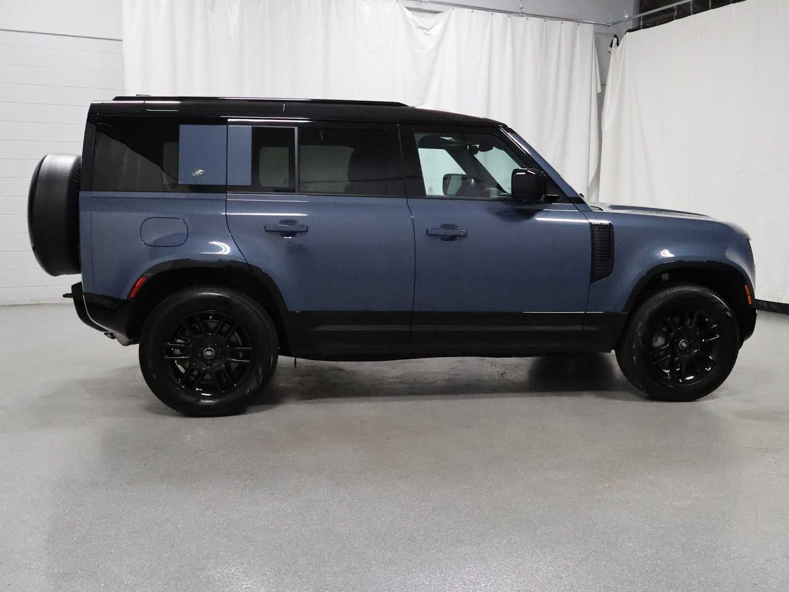Thumbnail: 2024 Land Rover Defender - 10