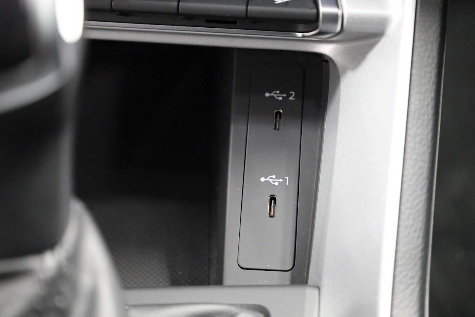 Thumbnail: 2023 Audi Q3 - 31