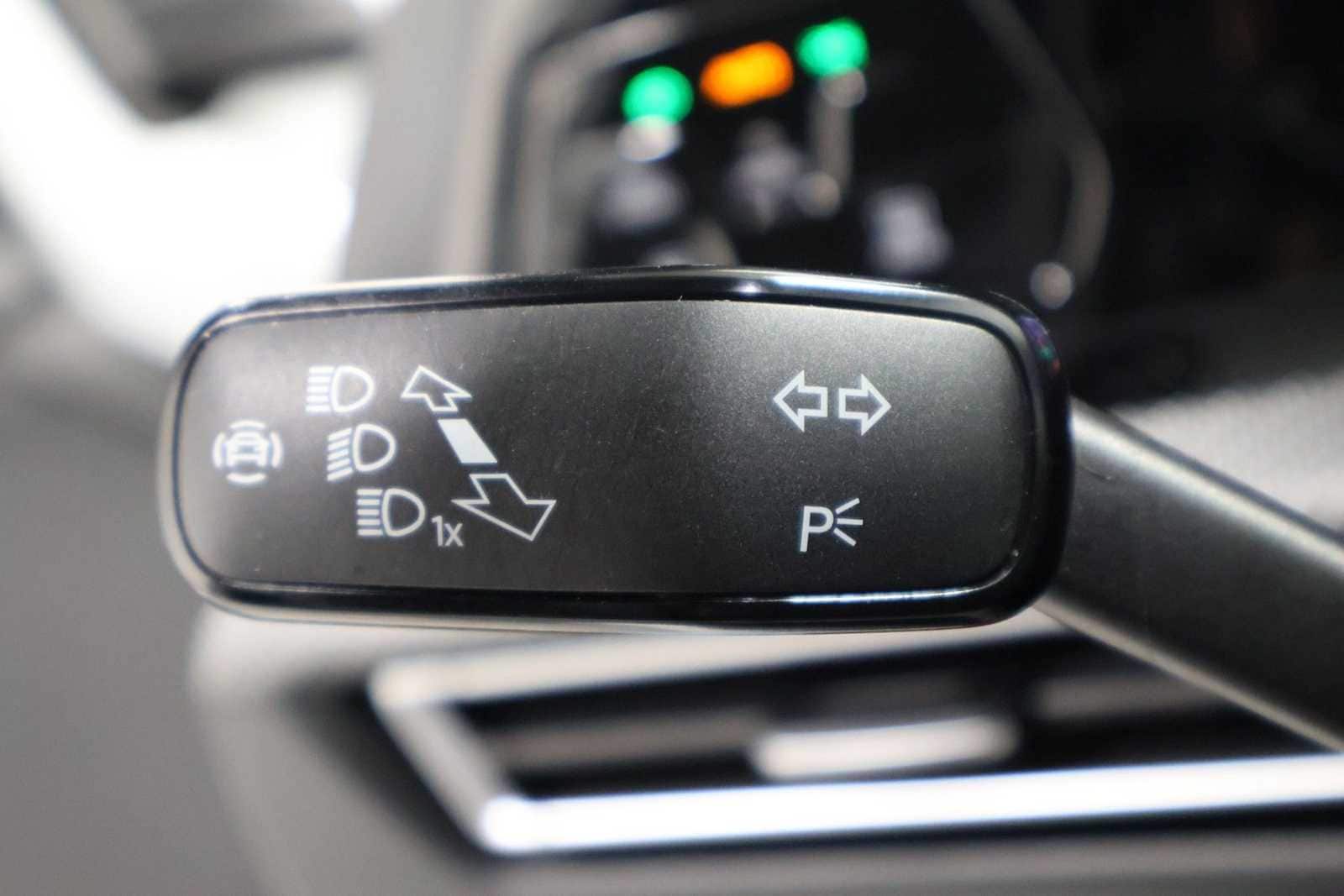 Thumbnail: 2023 Volkswagen Golf - 28