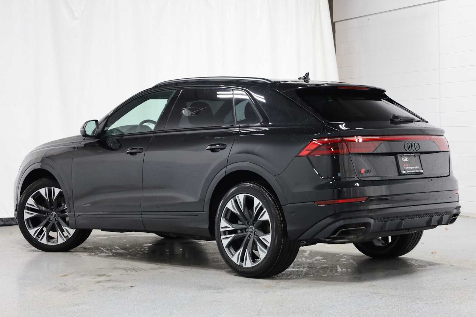 2025 Audi Q8 55 Prestige photo 2