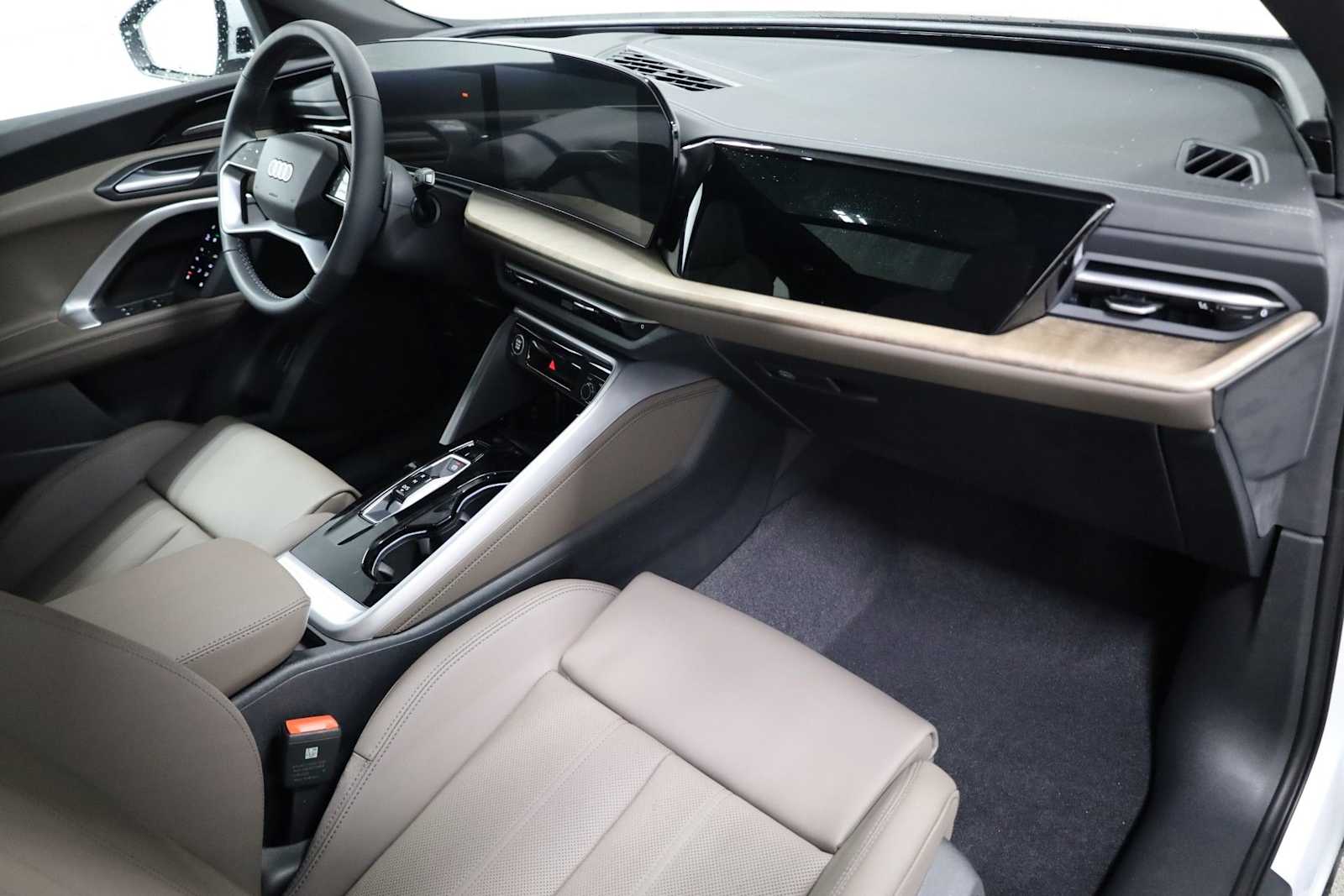 Thumbnail: 2025 Audi Q5 - 6