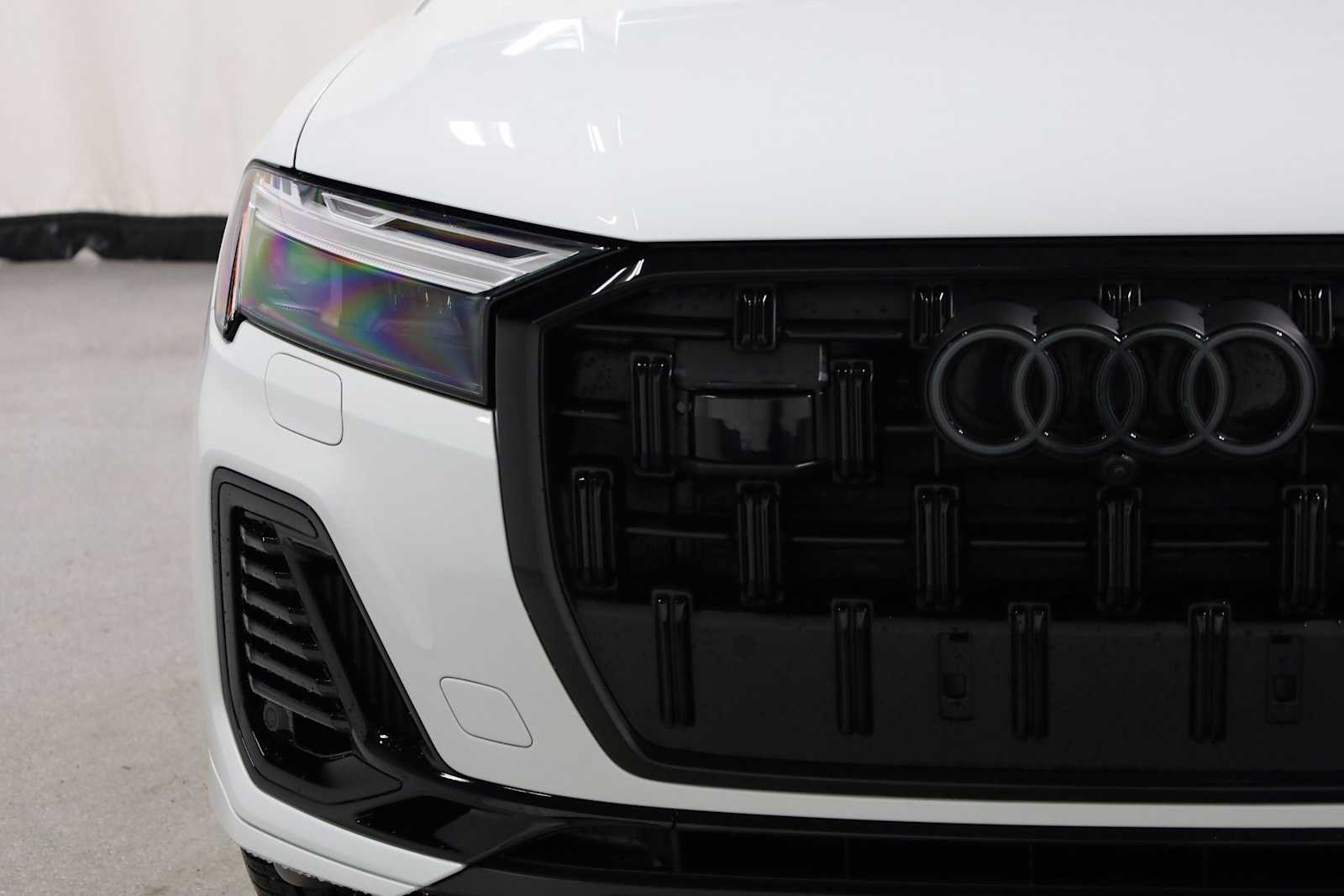 Thumbnail: 2026 Audi Q7 - 15