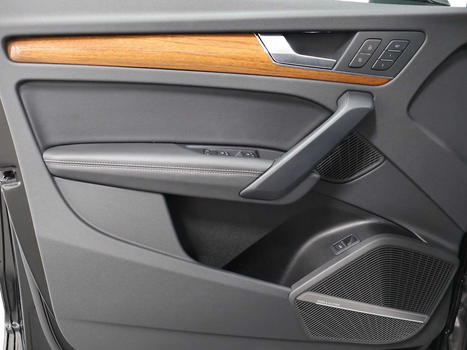 Thumbnail: 2023 Audi Q5 - 16