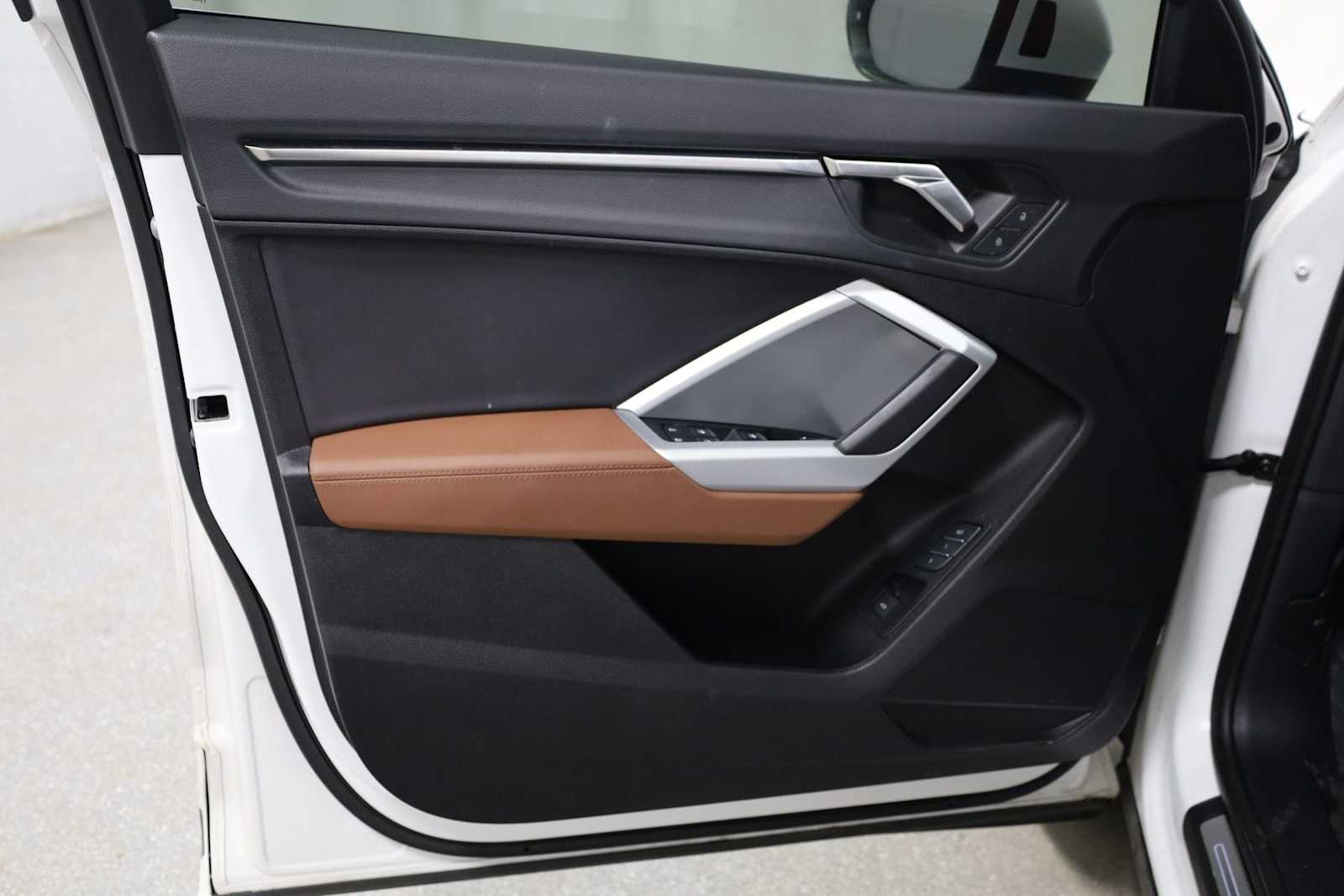 Thumbnail: 2023 Audi Q3 - 16