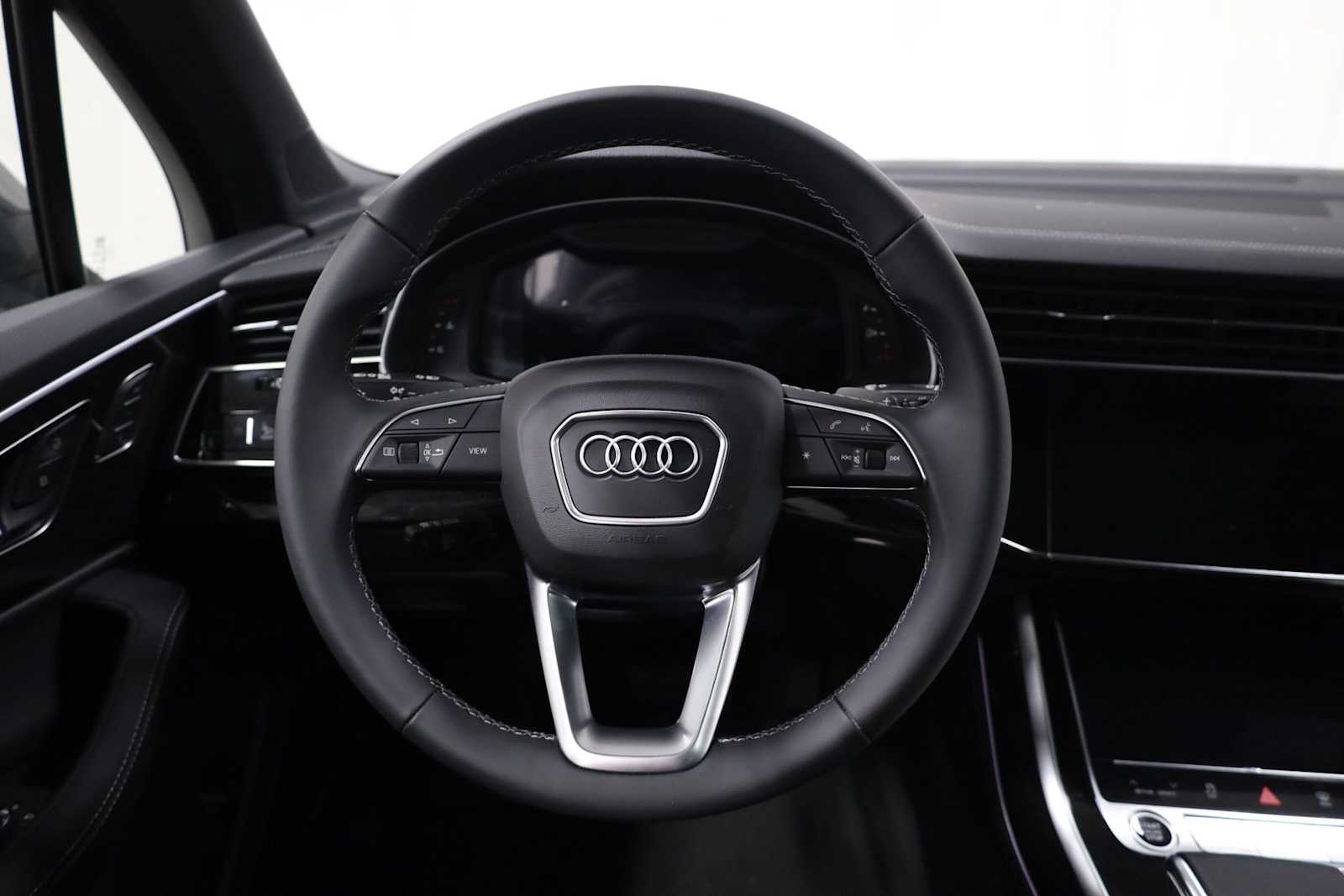 Thumbnail: 2026 Audi Q7 - 23