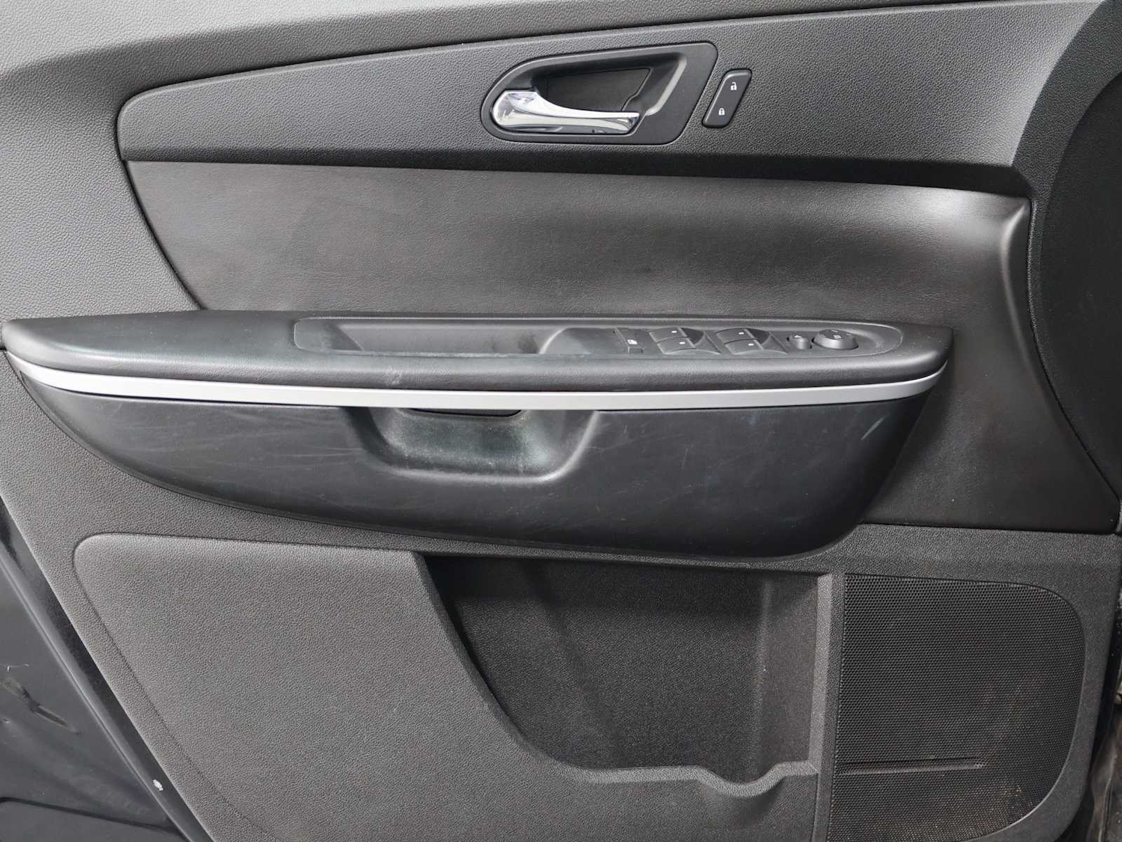 Thumbnail: 2012 GMC Acadia - 16