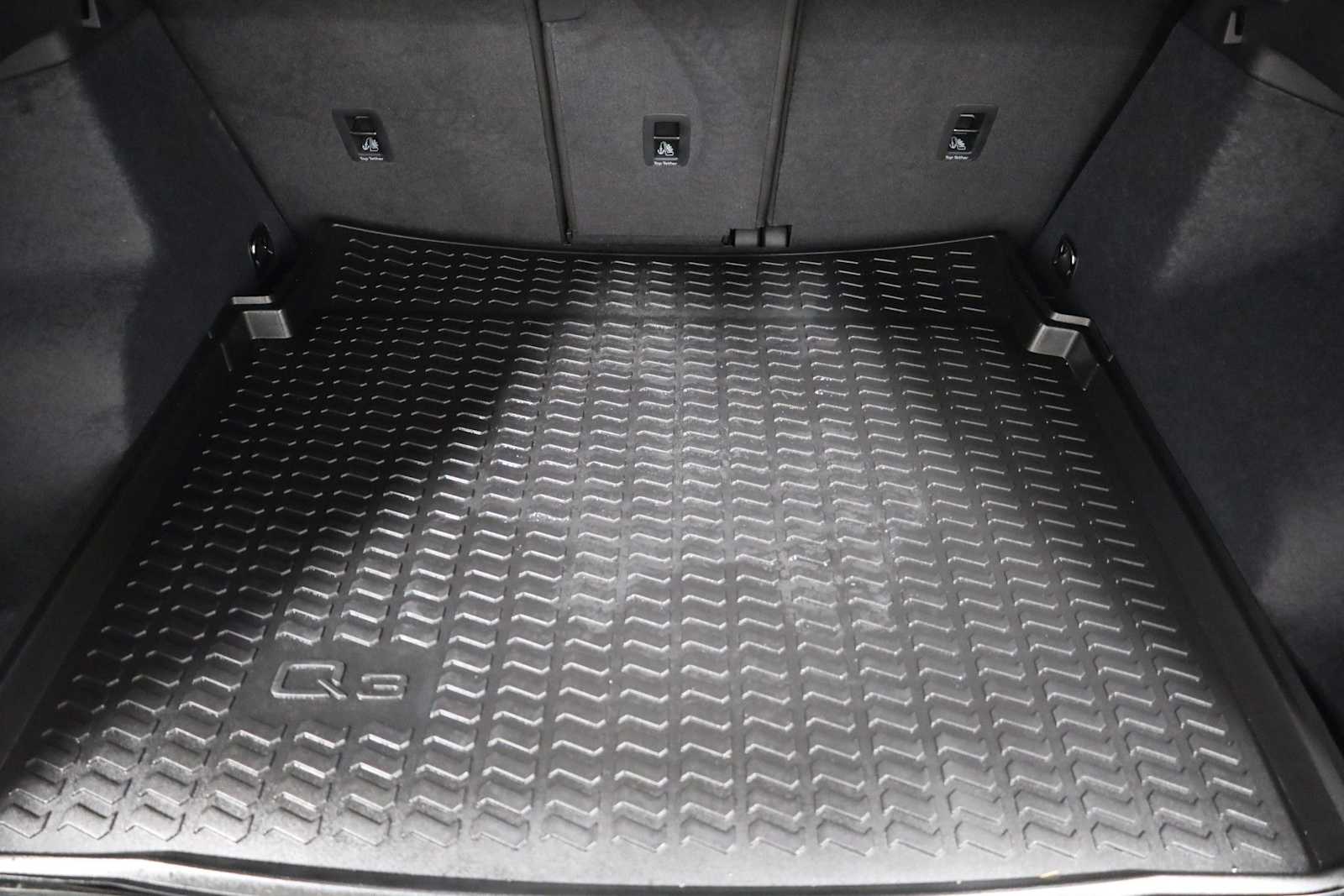 Thumbnail: 2025 Audi Q3 - 37