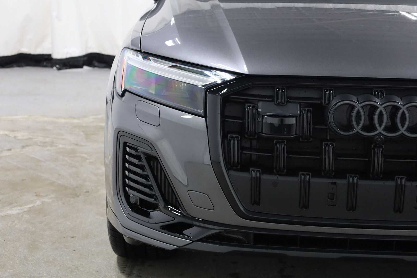 Thumbnail: 2026 Audi Q7 - 15