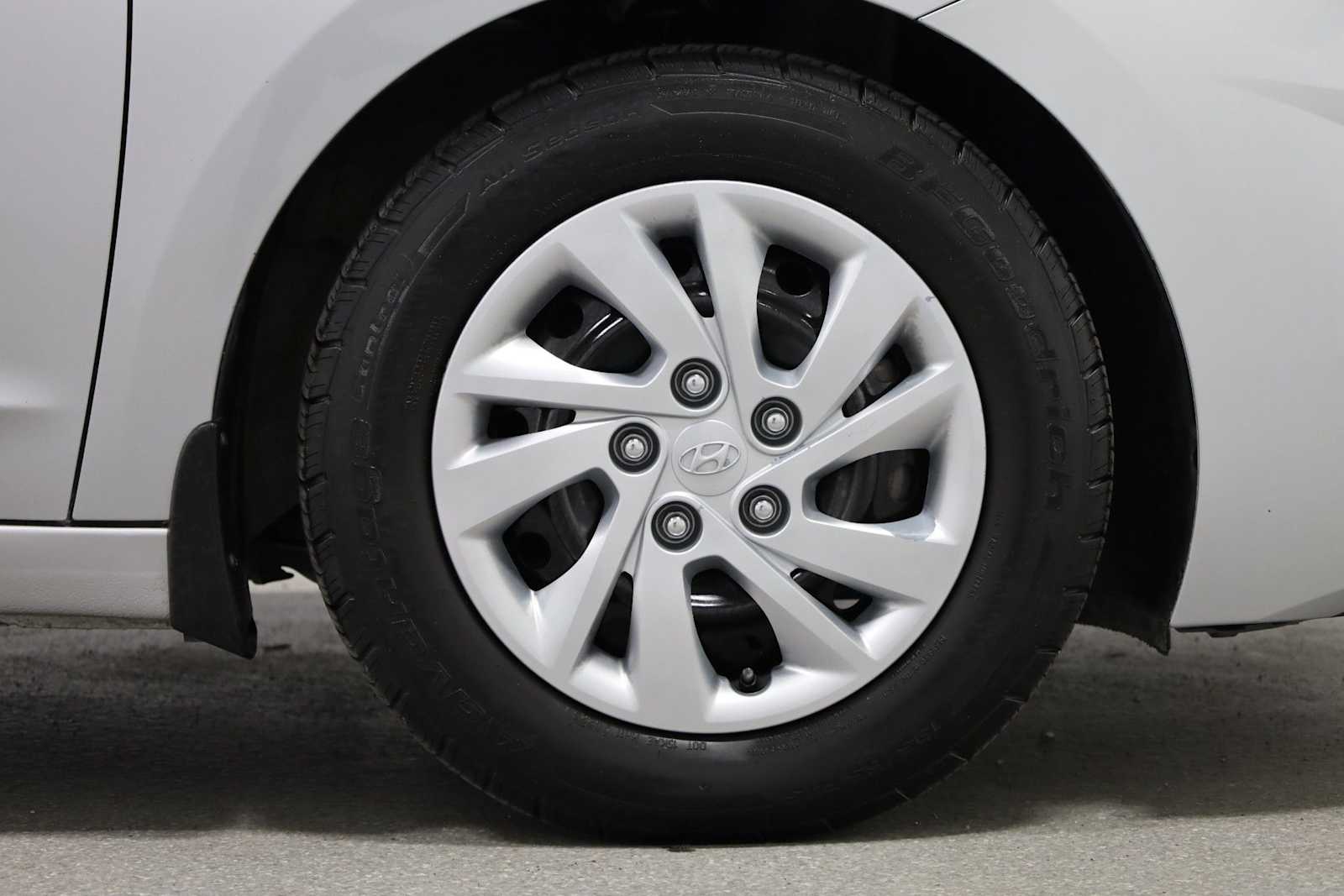 Thumbnail: 2020 Hyundai Elantra - 12