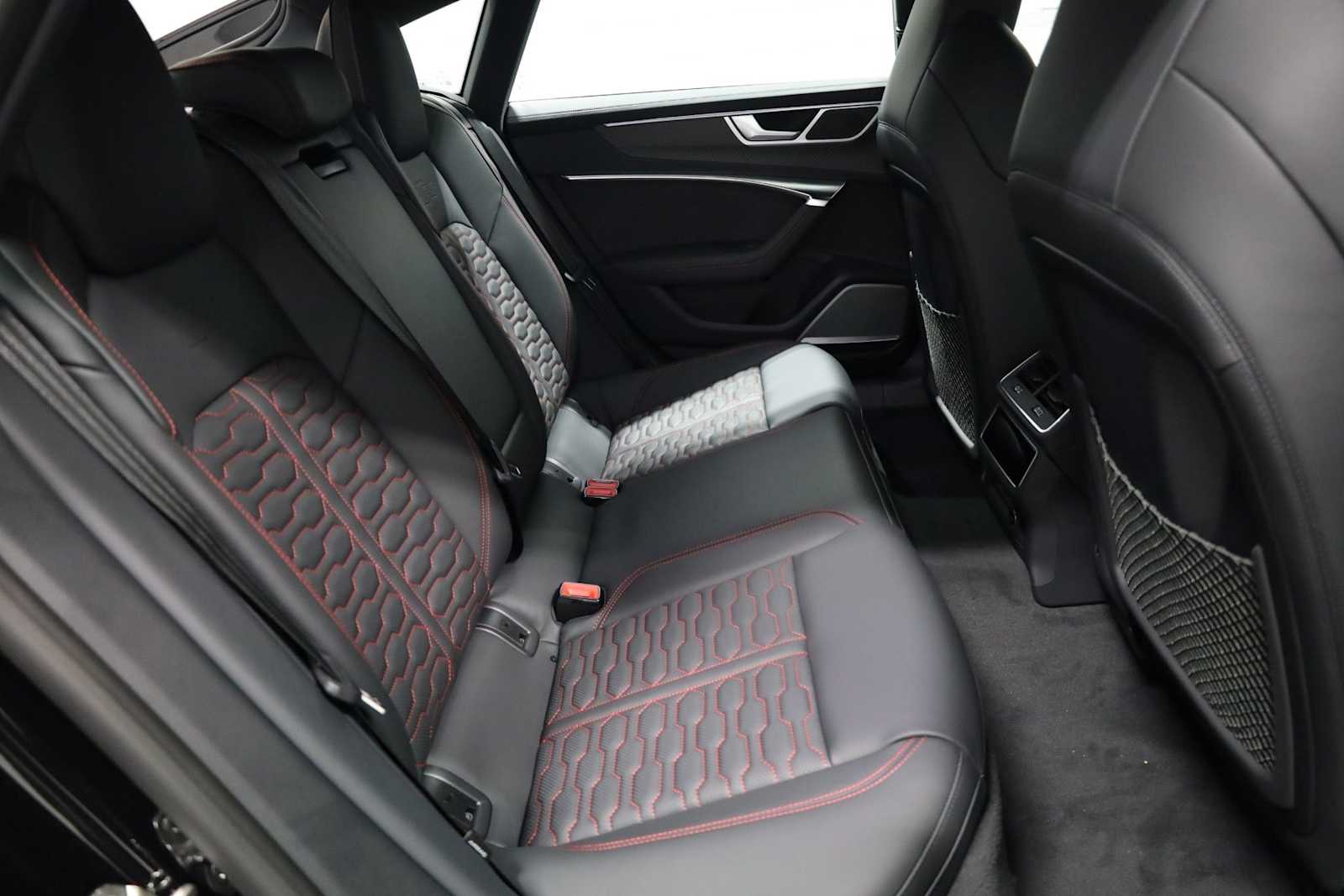 Thumbnail: 2026 Audi RS 7 - 31