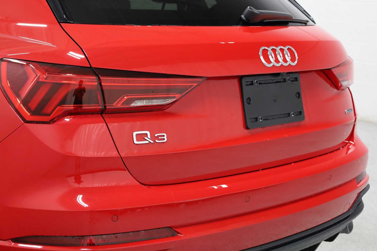 Thumbnail: 2025 Audi Q3 - 8