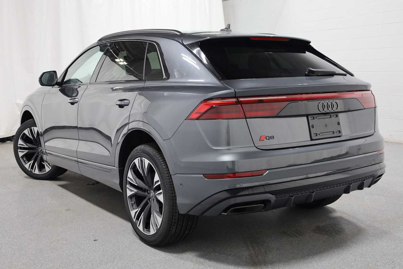 Thumbnail: 2025 Audi Q8 - 3