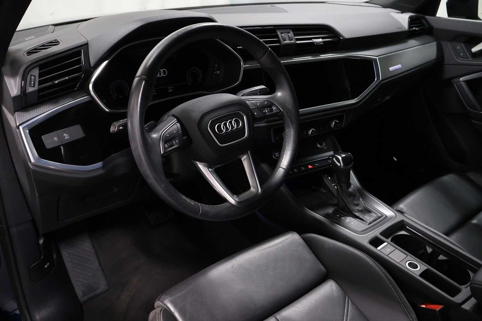 Thumbnail: 2023 Audi Q3 - 4