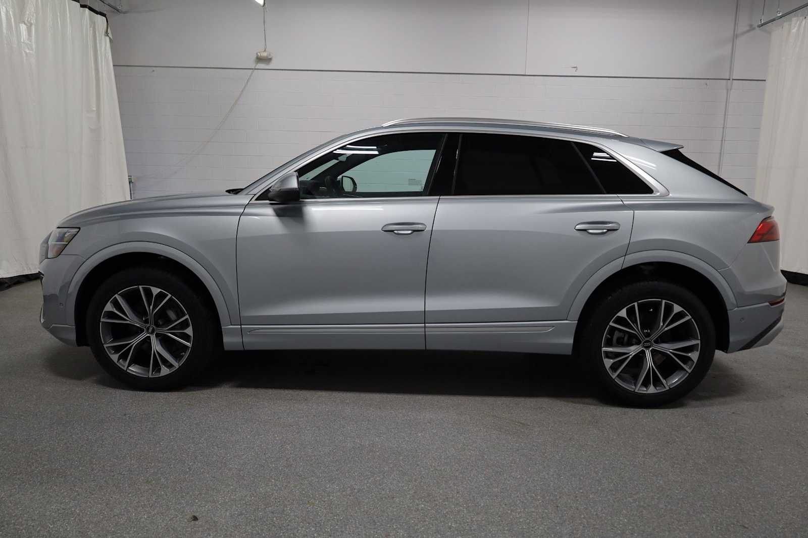 Thumbnail: 2025 Audi Q8 - 2