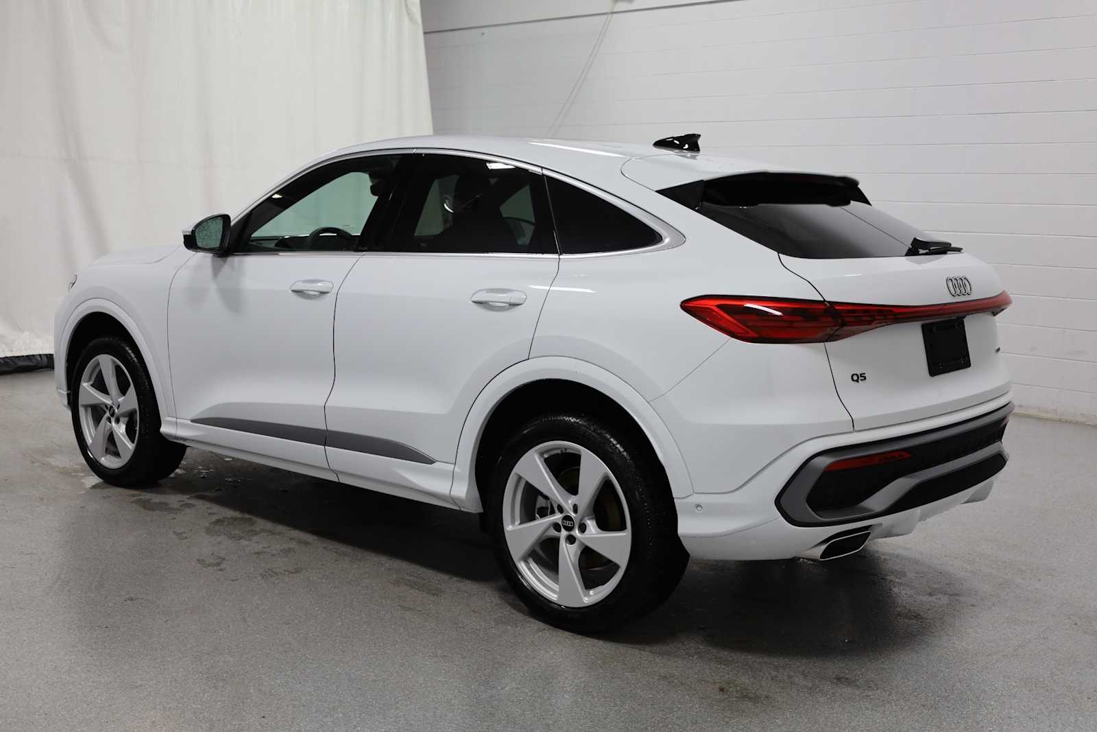 Thumbnail: 2025 Audi Q5 - 3