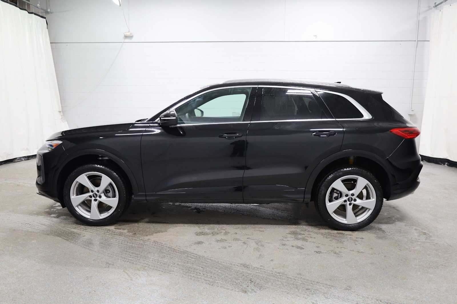 Thumbnail: 2025 Audi Q5 - 2