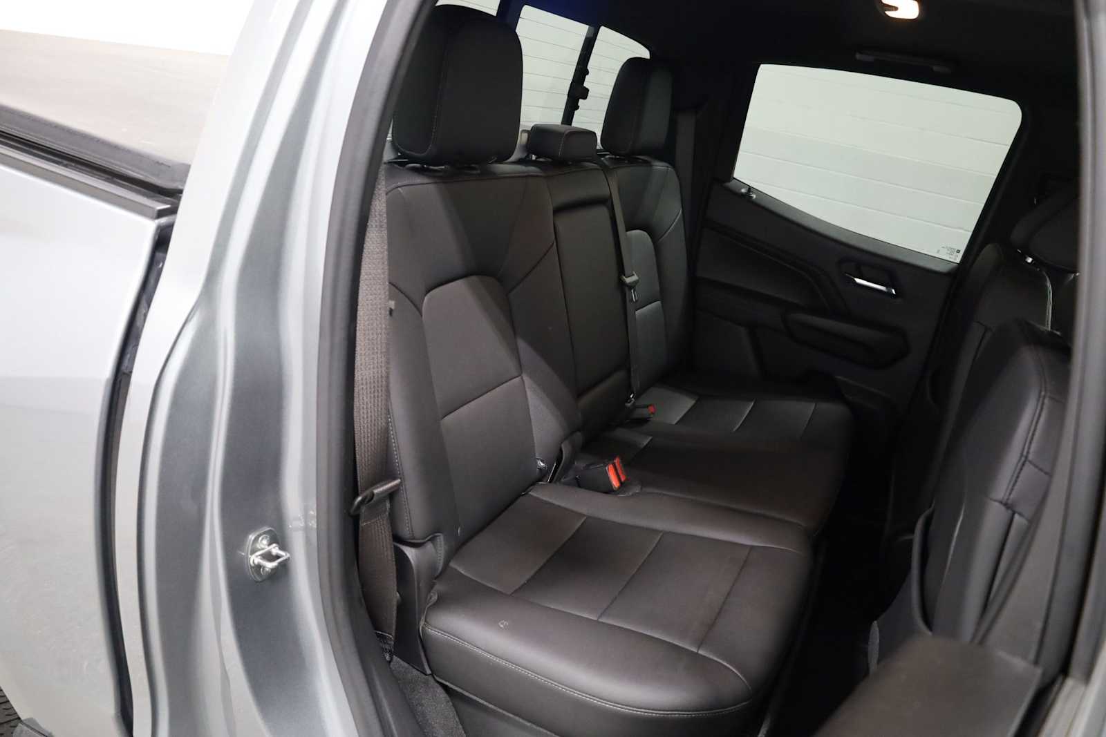 Thumbnail: 2023 Chevrolet Colorado - 32