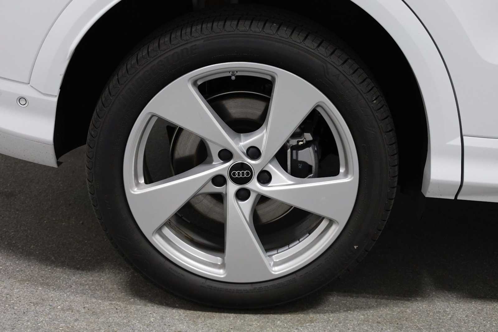 Thumbnail: 2025 Audi Q5 - 36