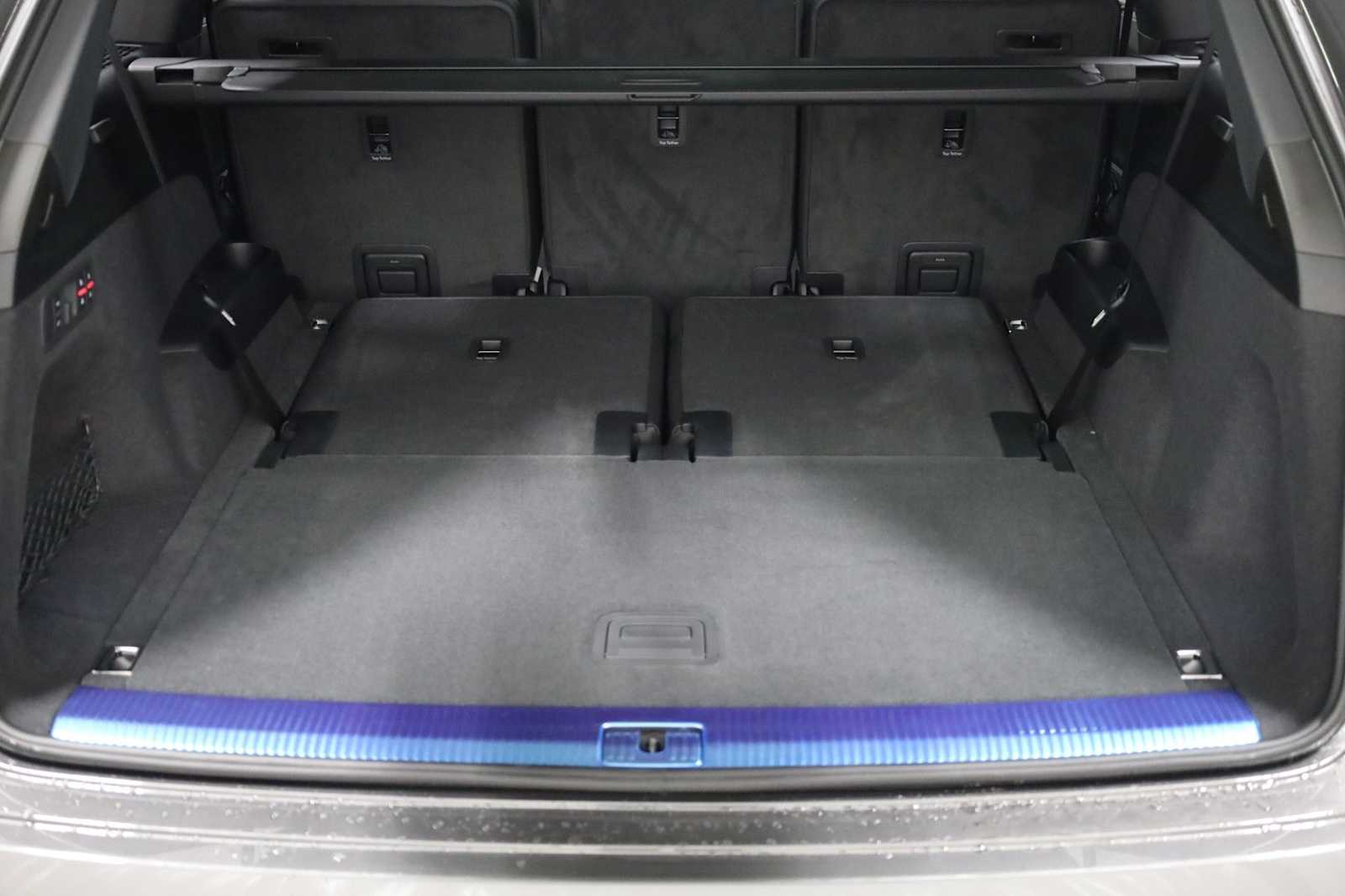 Thumbnail: 2026 Audi Q7 - 38