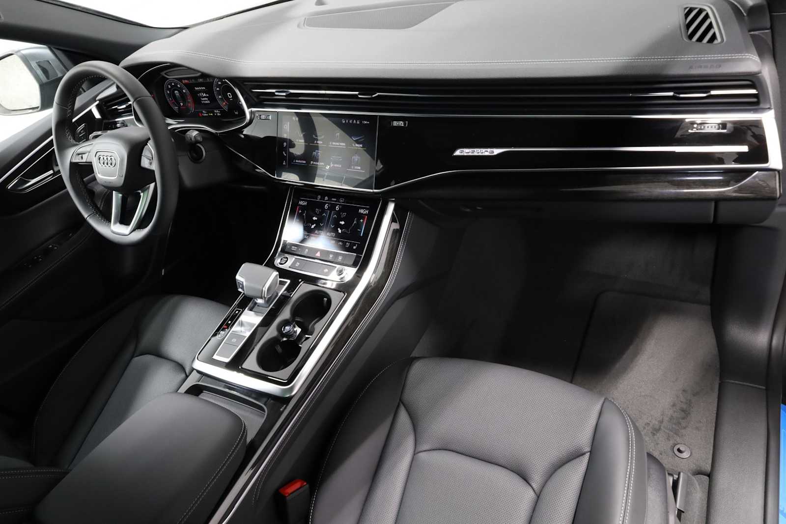2025 Audi Q8 55 Premium Plus photo 3