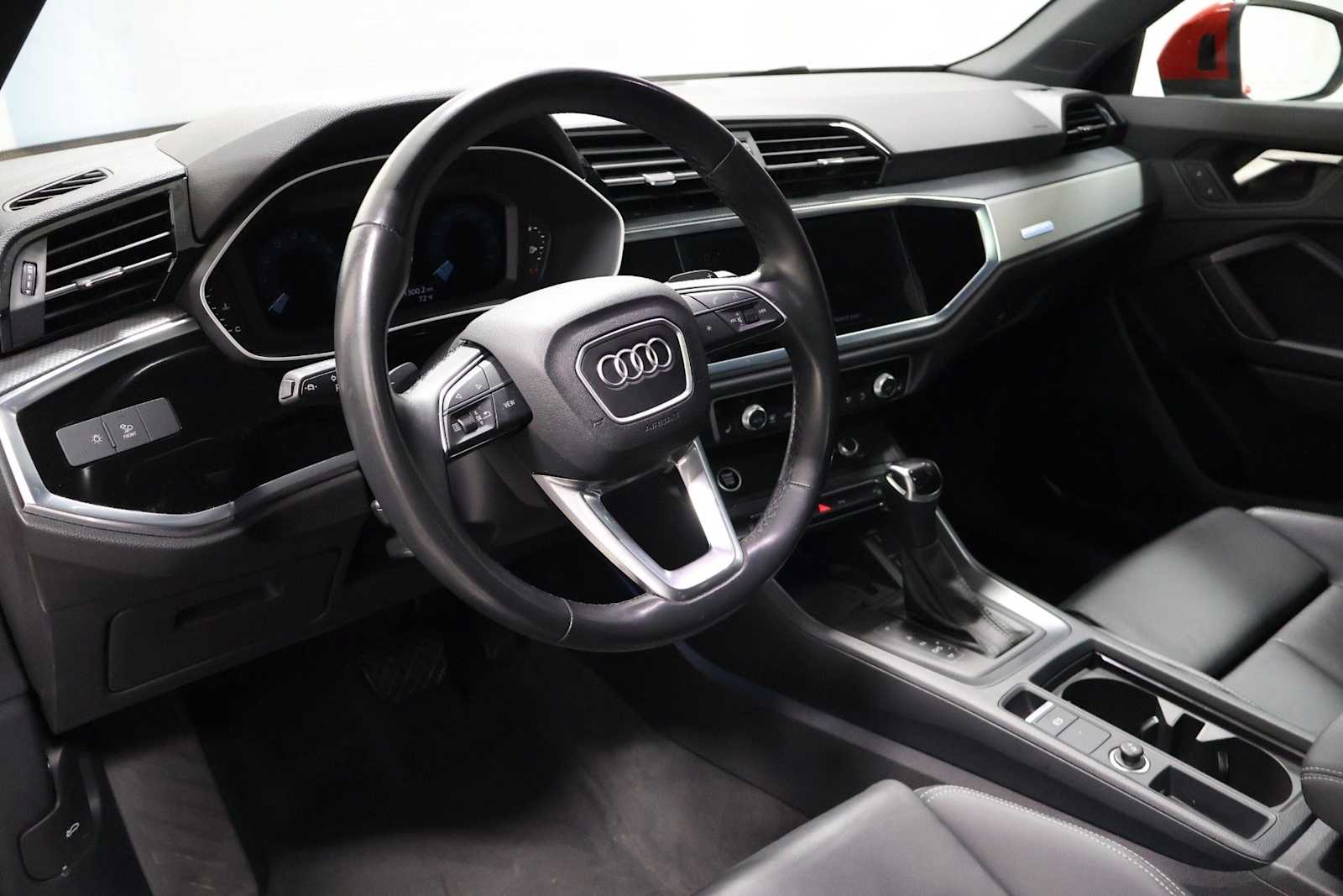 Thumbnail: 2023 Audi Q3 - 4