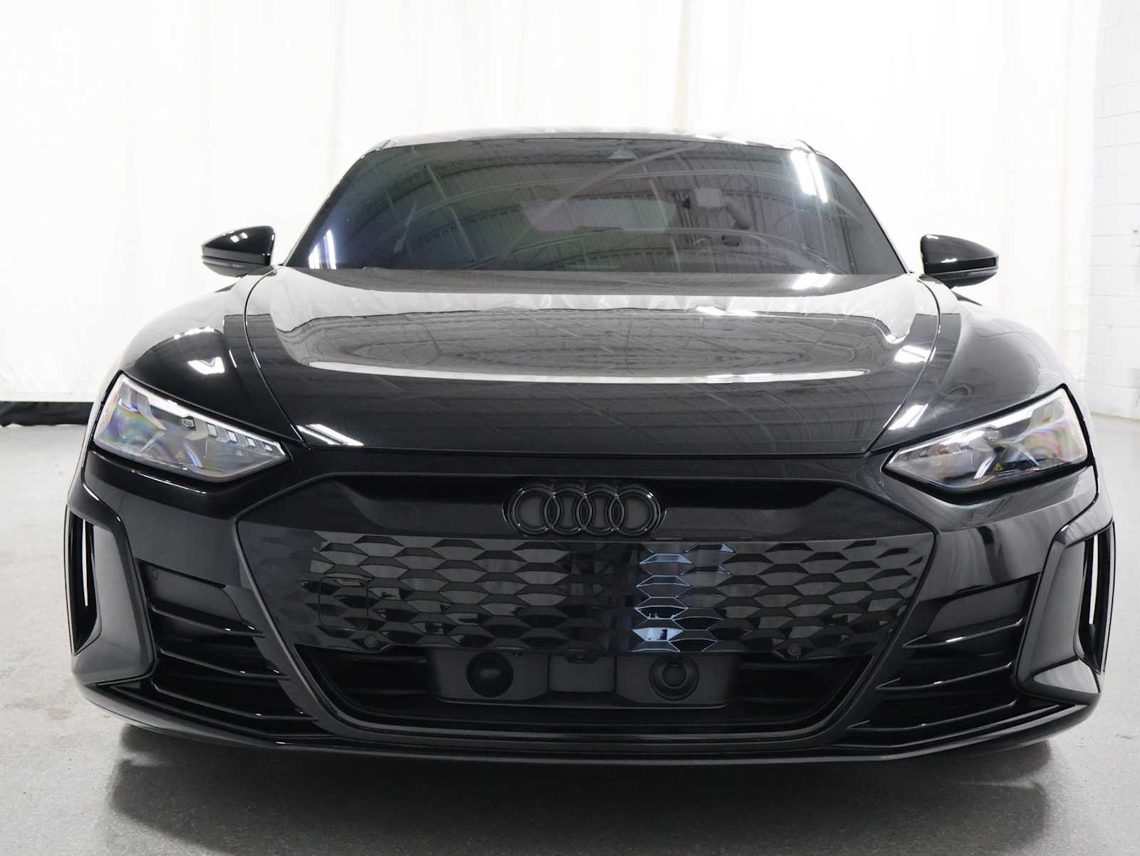 Thumbnail: 2023 Audi e-tron GT - 14