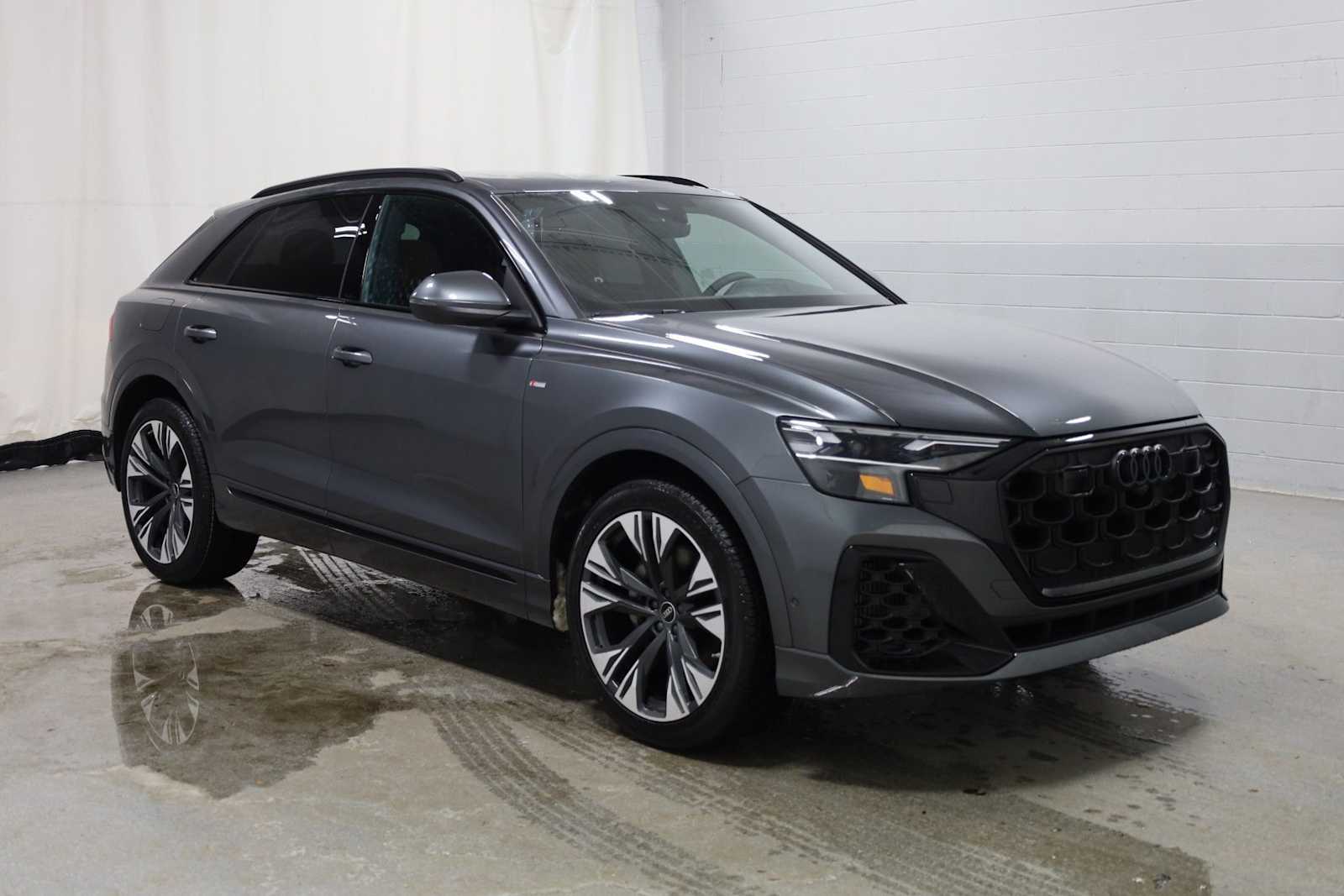 Thumbnail: 2026 Audi Q8 - 13